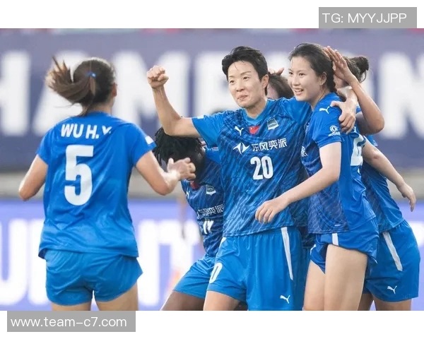 武汉车谷江大女足迎战奥克兰联现场观众人数创下新高达到32318人 武汉车谷江大女足迎战奥克兰联现场观众人数创下新高达到32318人