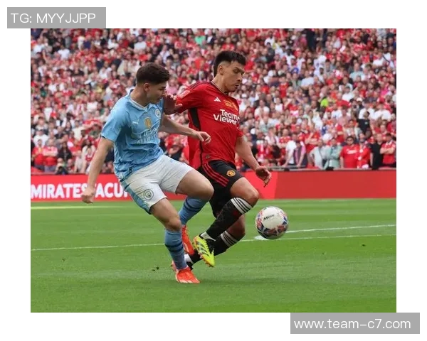 曼联官方盛赞德里赫特本赛季唯一全勤球员展现出色表现 曼联官方盛赞德里赫特本赛季唯一全勤球员展现出色表现