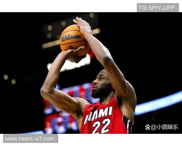 维金斯盛赞鲍威尔为今夏最佳引援称其为顶尖领袖展现非凡实力